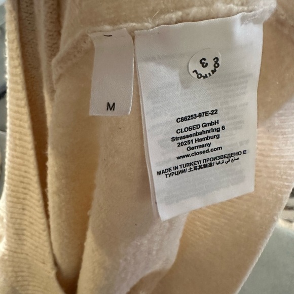 Men’s cream Size M sweater. Never worn. - Picture 2 of 7